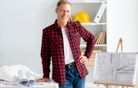 לפני ששוברים קיר: למה שיפוץ מוצלח מתחיל בשרטוט מדויק ולא בבחירת קרמיקה?